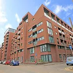 Lovely Modern Central & Spacious