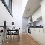 Lovely Modern Central & Spacious